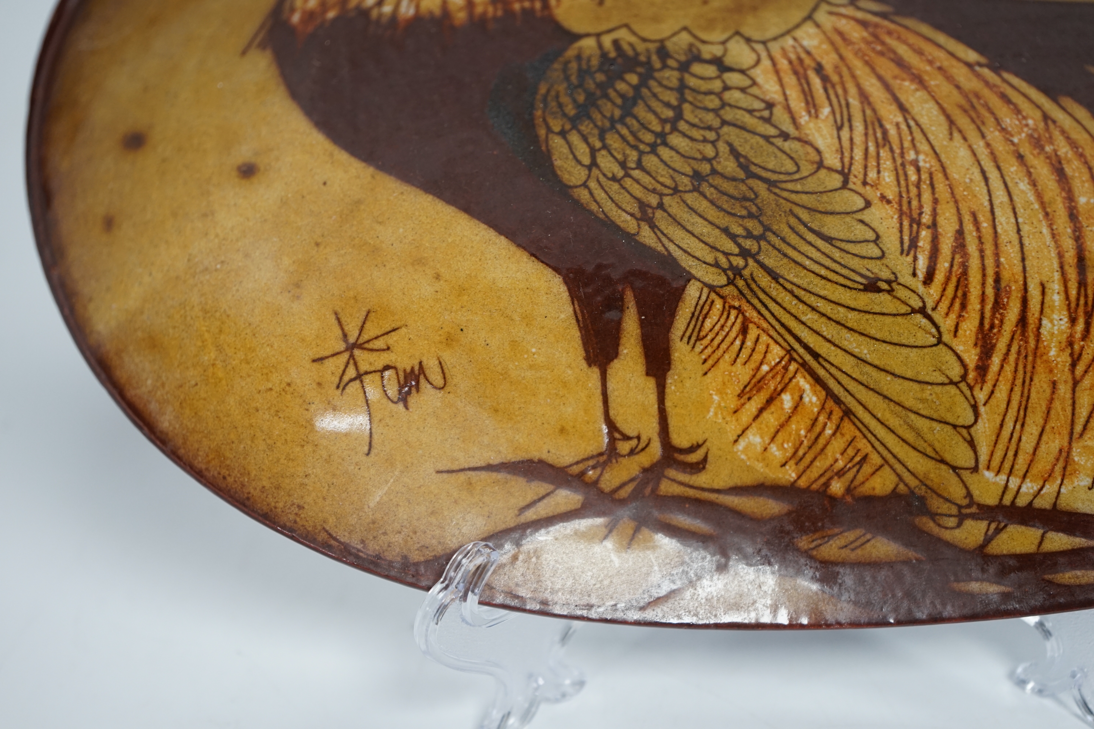 A Chelsea pottery slipware dish decorated with a cockerel, 27.5cm